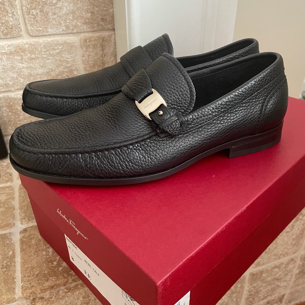 Salvatore Ferragamo Bravo buckle loafer for men. Brand new. Size 8